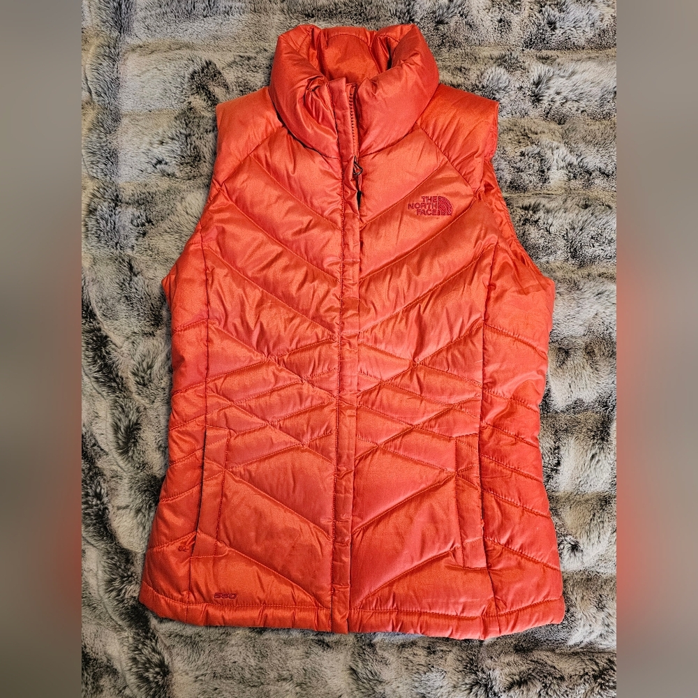The North Face TNF 550 Quilted Puffer Vest Womens Size Small ORANGE